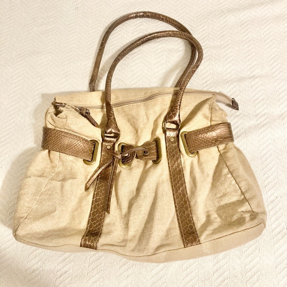 Beige medium size purse.